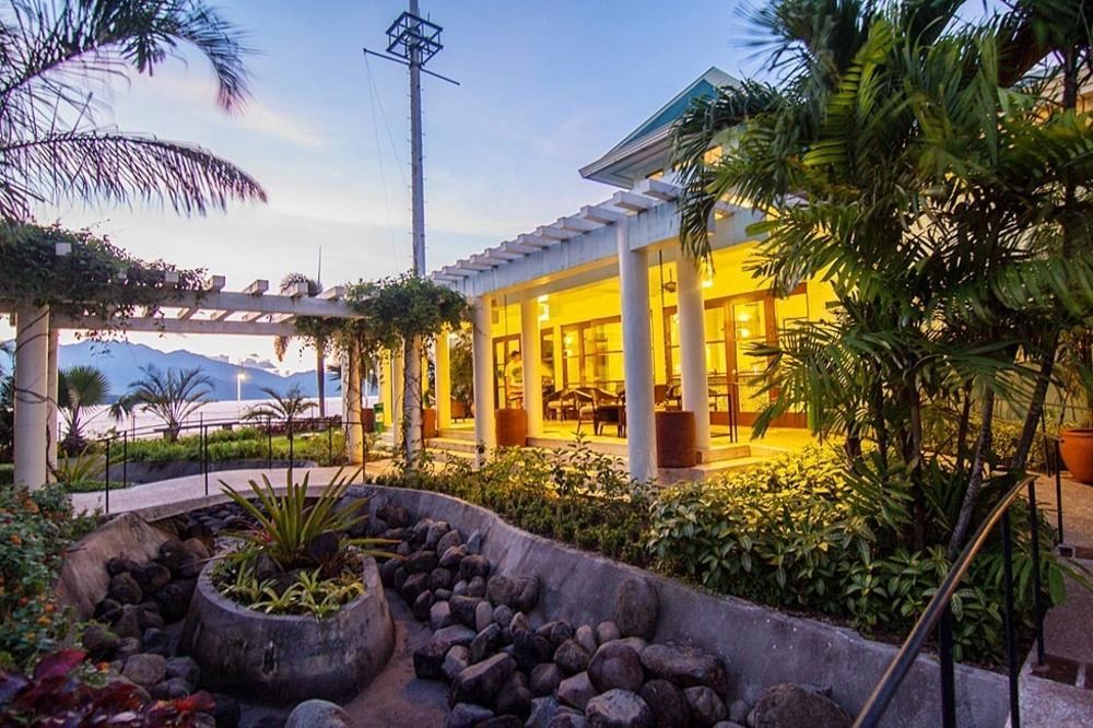 Camayan Beach Resort Hotel Subic Bay Eksteriør bilde