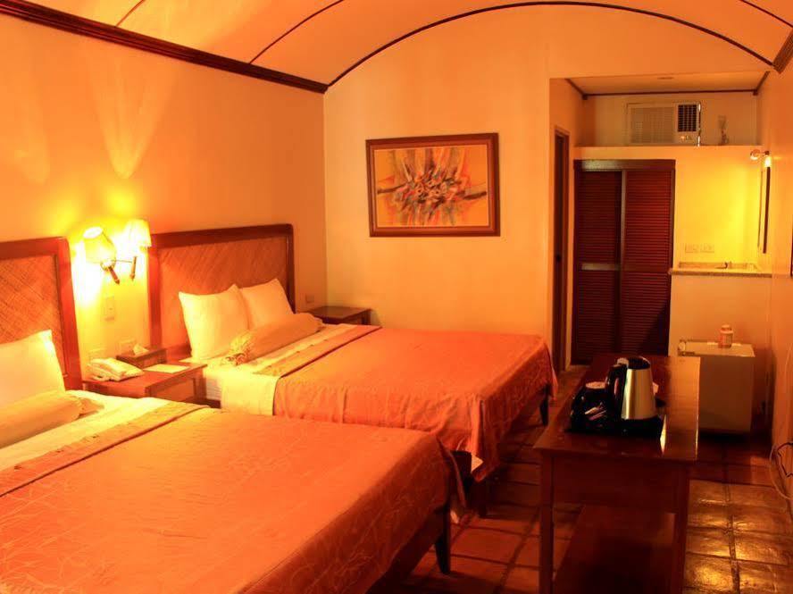 Camayan Beach Resort Hotel Subic Bay Eksteriør bilde